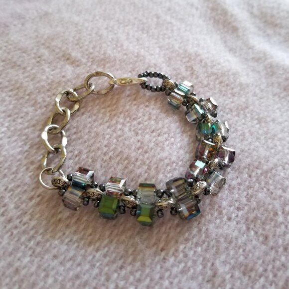 New handmade woven crystal bracelet with iridescent crystal cube beads - Picture 5 of 10